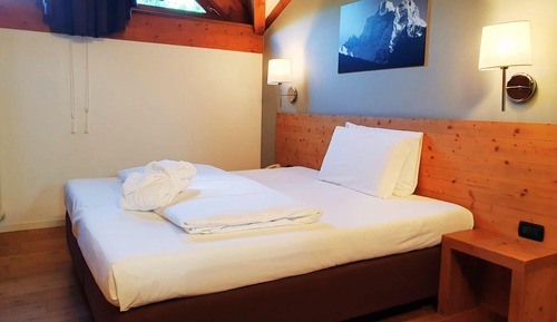 Habitación estándar con 1 cama doble o 2 individuales