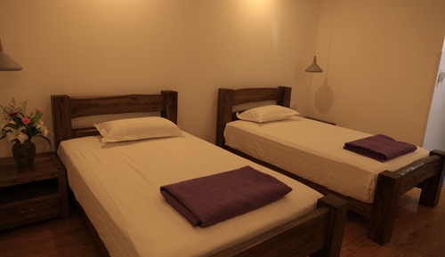 Habitación Confort con 2 camas individuales, sin ventanas