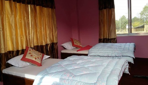 Habitación básica con 2 camas individuales