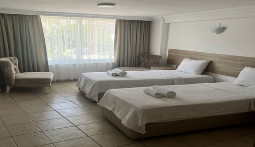 Habitación económica, 1 cama doble o 2 individuales, vistas a la ciudad