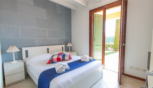 Apartamento Premier, 2 habitaciones, patio, vistas a la piscina