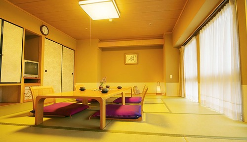 Habitación (Japanese Style, with Half Board)