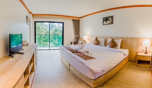 Habitación doble superior, vistas a la piscina