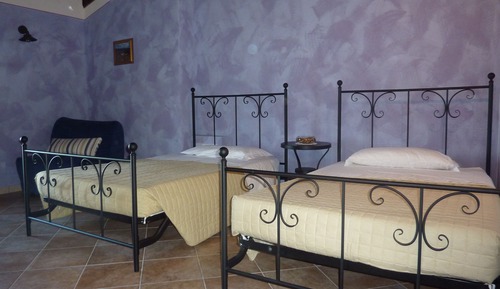 Habitación clásica con 2 camas individuales, varias camas