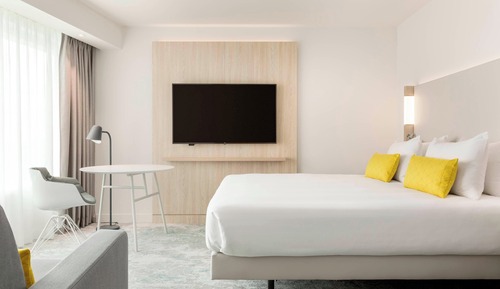 Deluxe Family Room