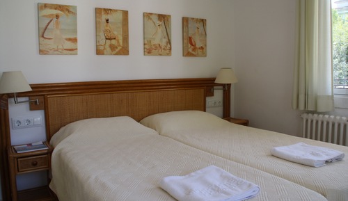 Apartamento, 2 habitaciones, vistas a la piscina (Margarita 25)