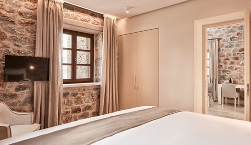 Upbeat One Bedroom Suite Sea View
