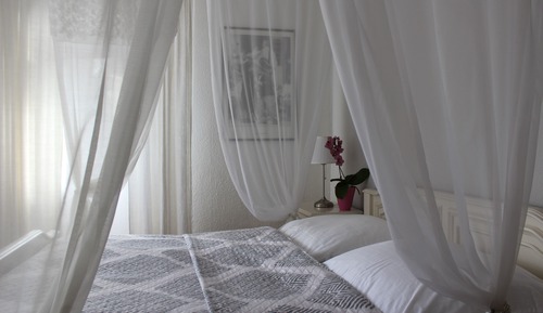 Habitación romántica doble, baño privado, vistas a la ciudad
