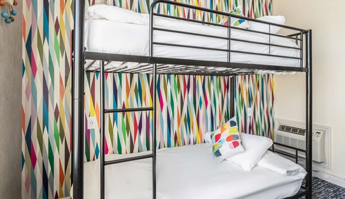 Habitación, accesible para personas con discapacidad (2 Double Bed with 1 Twin Bunk Bed)