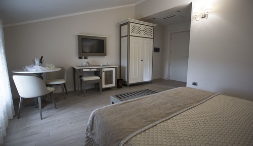 Habitación superior, 1 cama de matrimonio con sofá cama, bañera