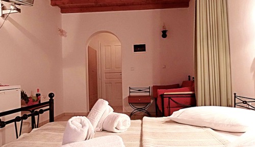 Habitación con 1 cama doble o 2 individuales, vistas al jardín (Rooms 6&7)