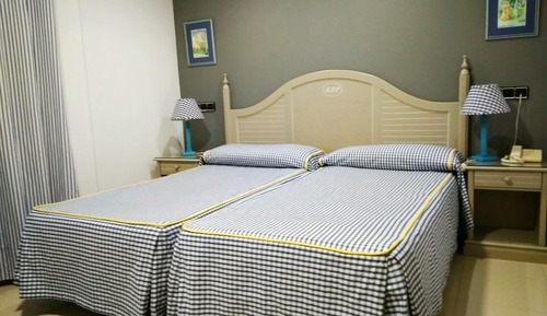 Habitación con 1 cama doble o 2 individuales
