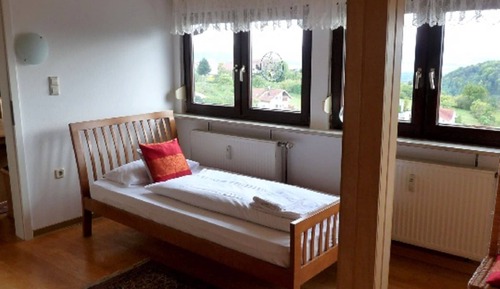 Apartamento básico, 2 habitaciones, cocina, junto a la montaña