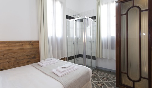 Habitación básica doble, 1 cama doble, vistas a la ciudad