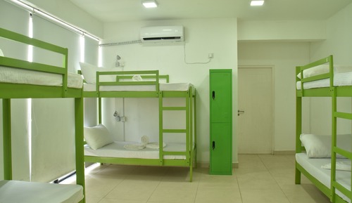 Dormitorio compartido, dormitorio mixto