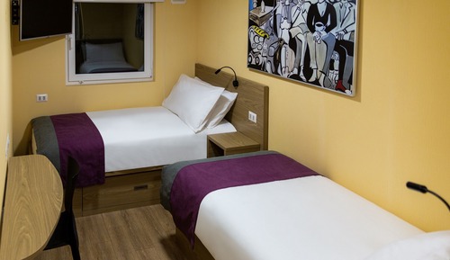 Habitación estándar con 2 camas individuales, varias camas