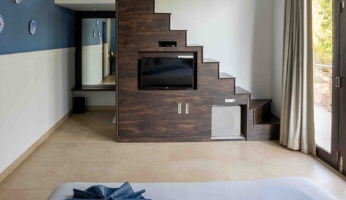 Trendy Suites with Attic