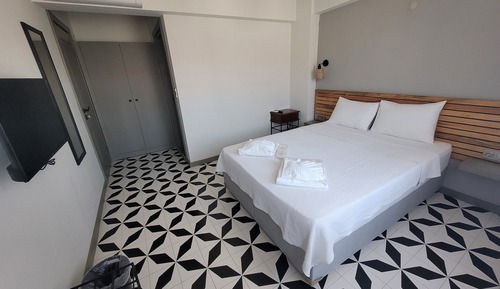 Junior Double Room,( Yuksek Giris,High Entrance)