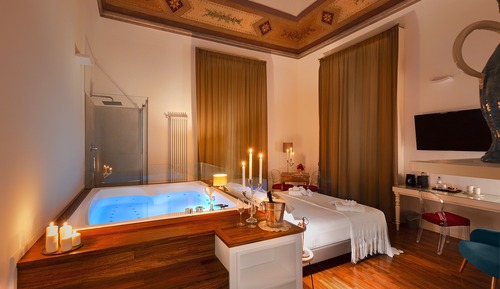 Suite de lujo, bañera de hidromasaje