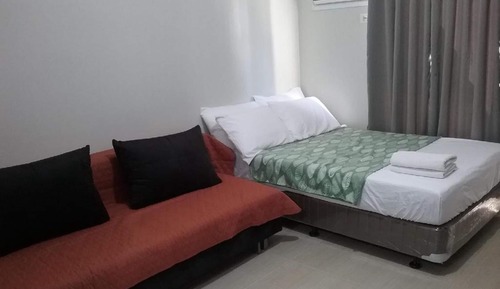Estudio básico, 1 cama doble con sofá cama