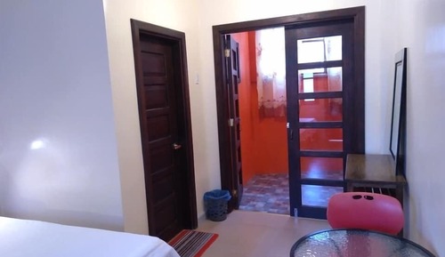 Habitación con 2 camas individuales, balcón