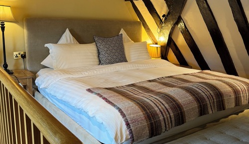 Habitación doble superior, 1 cama de matrimonio, no fumadores, baño privado