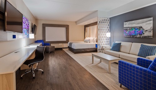 Suite, 1 cama de matrimonio grande, no fumadores (Larger Room;with Sofabed)