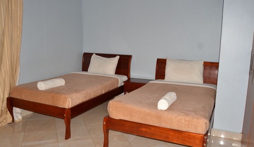Habitación con 2 camas individuales