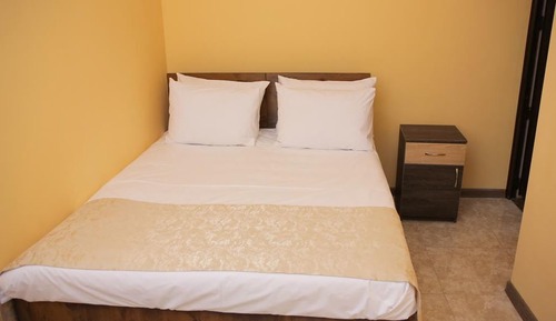 Habitación económica con 1 cama doble o 2 individuales, sin ventanas