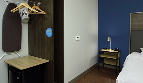 Habitación, 2 camas de matrimonio, accesible para personas con discapacidad (Hearing)