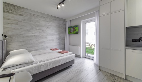 Room (with Garden entrance)