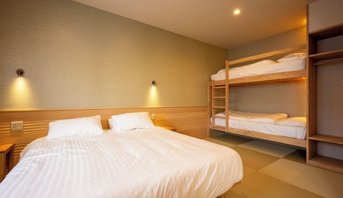 Habitación cuádruple superior, varias camas (A)