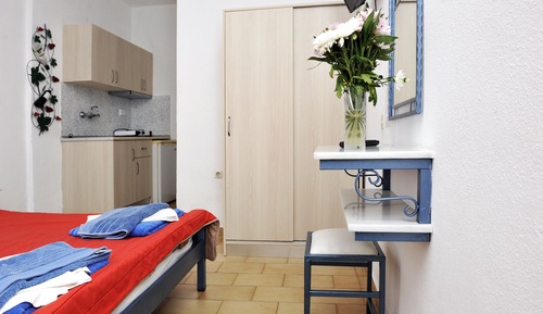 Studio Ground Floor , Partial Sea View (2 adults)