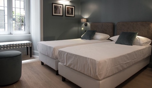 Habitación estándar con 1 cama doble o 2 individuales, habitaciones comunicadas