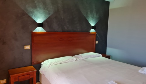 Habitación con 1 cama doble o 2 individuales, balcón