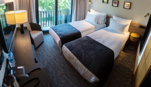 Habitación estándar con 1 cama doble o 2 individuales, vistas a la ciudad