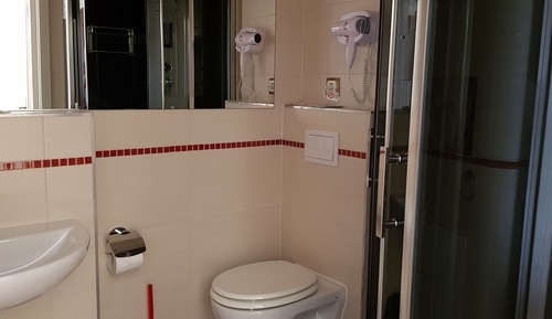 Habitación Confort con 1 cama doble o 2 individuales