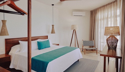 Habitación de luna de miel, 1 cama de matrimonio grande, balcón, frente al mar