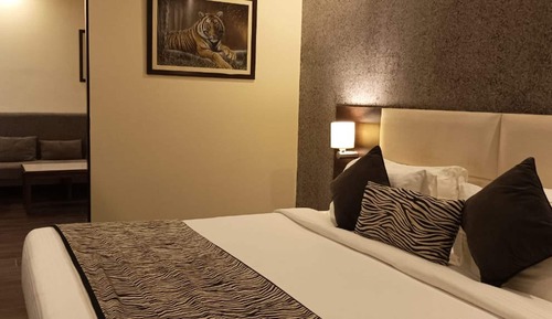 Deluxe room with living area