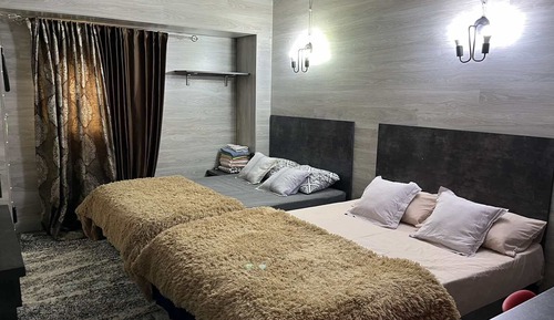 Habitación cuádruple económica, vistas al patio