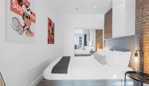 Apartamento superior, varias camas, chimenea, vistas a la ciudad (Downtown 301)