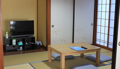 Habitación con 2 camas individuales, no fumadores (Japanese Style, 3 People, No meals)