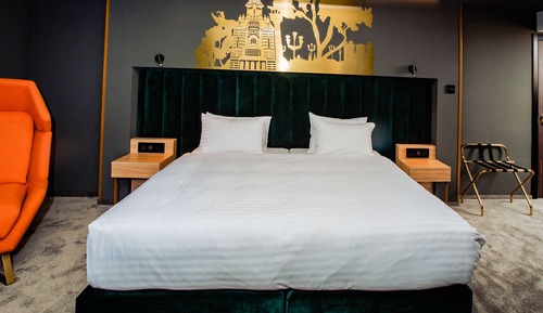 Privilege, Habitación, 1 cama de matrimonio grande con sofá cama