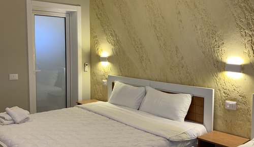 Habitación triple estándar, balcón