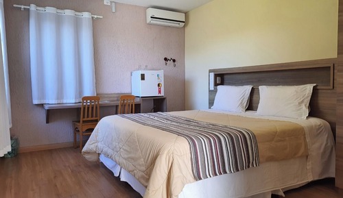 Habitación Deluxe doble, 1 cama de matrimonio grande, Aire acondicionado, vistas a la montaña