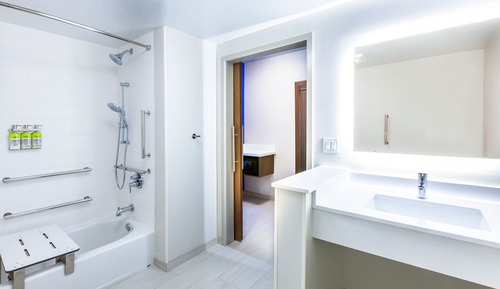 Habitación estándar, 2 camas de matrimonio (Accessible Tub)