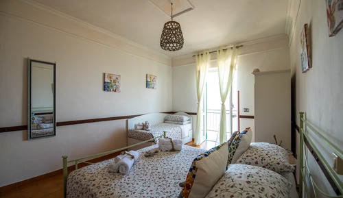 Habitación triple panorámica, balcón, vistas al mar