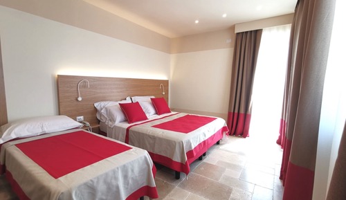 Habitación triple, vistas al jardín