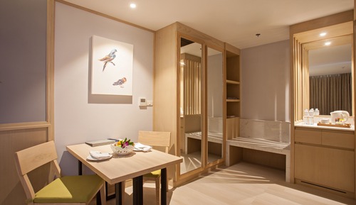 Habitación familiar, 1 cama de matrimonio grande, no fumadores, vistas a la piscina