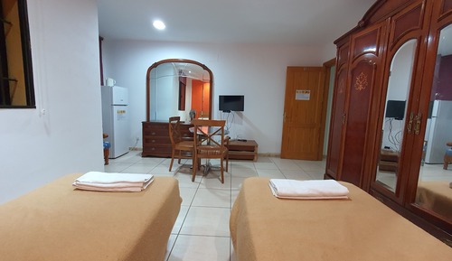 Dorama Private Room 3 wifi free shared toilet(DOS CAMAS DE 90x200 INDIVUDUALES)CON VISTA EXTRA GRAND